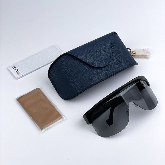 Loewe Black Shield Sunglasses with Gray Gradient Lenses main image 5